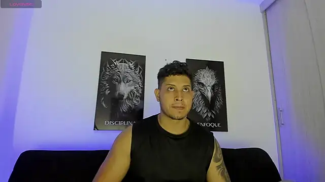 Snapshot of JohanSmith chatting on 10-31-25, 12:22 JohanSmith online show from 10-31-25, 12:22