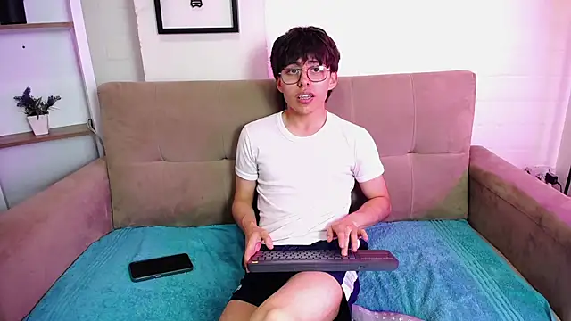 Snapshot of PepperTwink chatting on 02-13-25, 02:09 PepperTwink online show from 02-13-25, 02:09