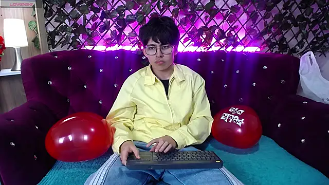 Snapshot of PepperTwink chatting on 02-15-25, 01:49 PepperTwink online show from 02-15-25, 01:49