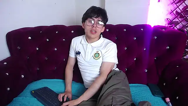 Snapshot of PepperTwink chatting on 02-19-25, 01:28 PepperTwink online show from 02-19-25, 01:28
