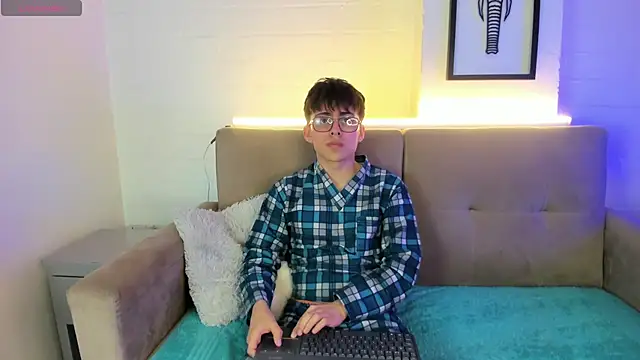 Snapshot of PepperTwink chatting on 02-26-25, 12:58 PepperTwink online show from 02-26-25, 12:58