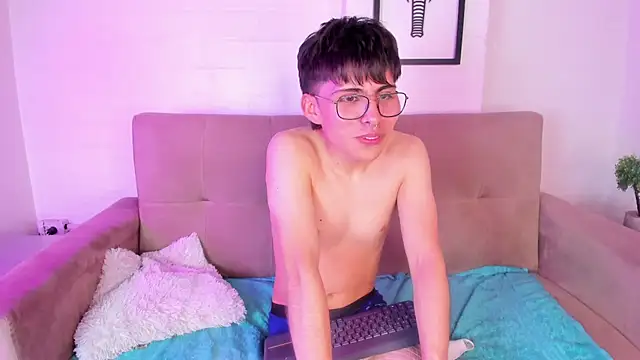 Snapshot of PepperTwink chatting on 03-03-25, 03:53 PepperTwink online show from 03-03-25, 03:53
