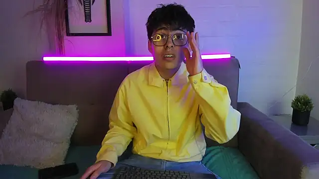 Snapshot of PepperTwink chatting on 03-10-25, 12:59 PepperTwink online show from 03-10-25, 12:59