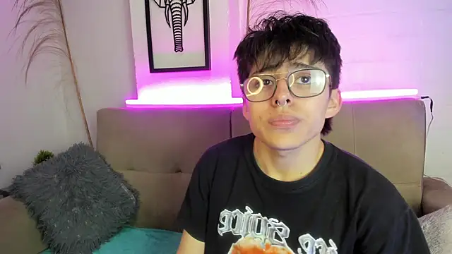 Snapshot of PepperTwink chatting on 03-20-25, 01:04 PepperTwink online show from 03-20-25, 01:04