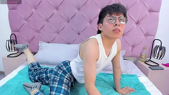 Snapshot of PepperTwink chatting on 03-22-25, 02:03 PepperTwink online show from 03-22-25, 02:03