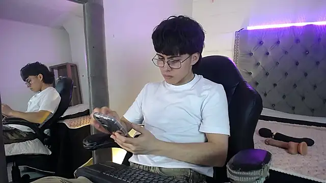Snapshot of PepperTwink chatting on 09-17-25, 04:08 PepperTwink online show from 09-17-25, 04:08