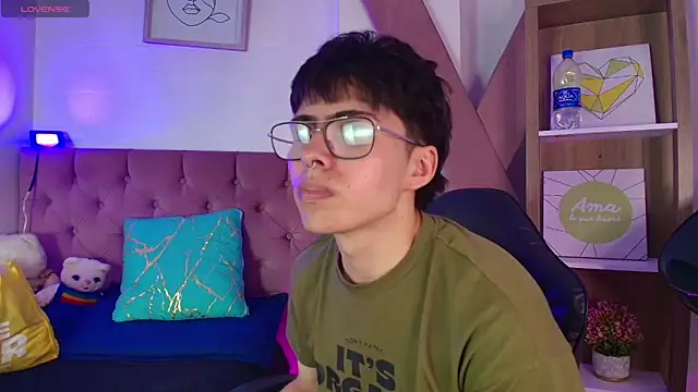 Snapshot of PepperTwink chatting on 10-03-25, 04:37 PepperTwink online show from 10-03-25, 04:37