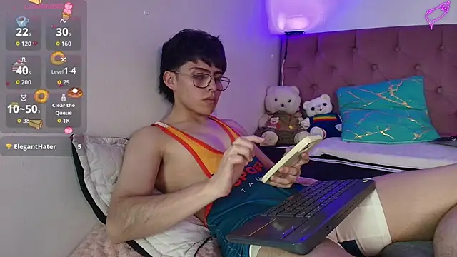 Snapshot of PepperTwink chatting on 10-17-25, 05:59 PepperTwink online show from 10-17-25, 05:59