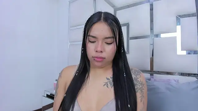 ZoeWan69 online show from 04-13-26, 03:23