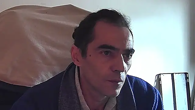 Snapshot of ReyDeBotones chatting on 03-06-26, 03:41 ReyDeBotones online show from 03-06-26, 03:41