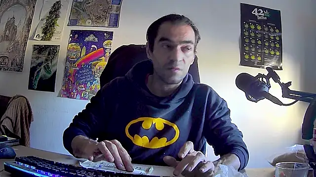 ReyDeBotones online show from 04-15-26, 05:42