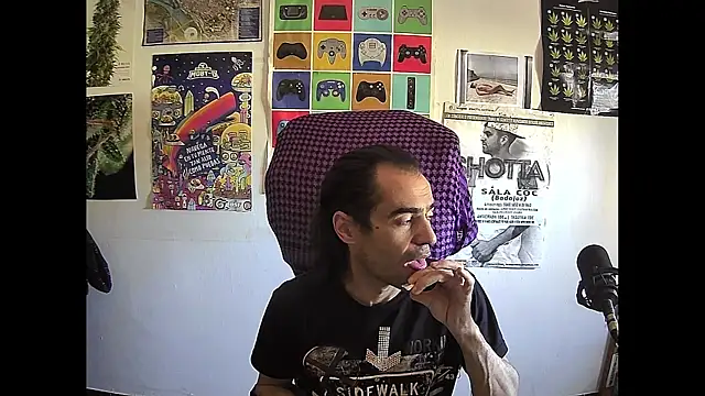 ReyDeBotones online show from 04-22-26, 12:39