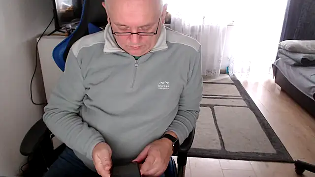 Snapshot of ruplumber chatting on 10-30-25, 09:33 ruplumber online show from 10-30-25, 09:33