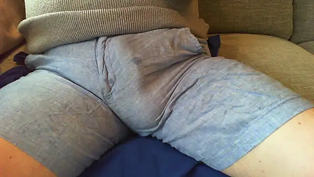 Snapshot of bulgeseeker chatting on 03-12-26, 07:36 bulgeseeker online show from 03-12-26, 07:36