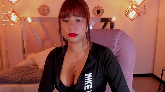 Snapshot of victoria__Smith chatting on 02-13-25, 11:50 victoria Smith online show from 02-13-25, 11:50