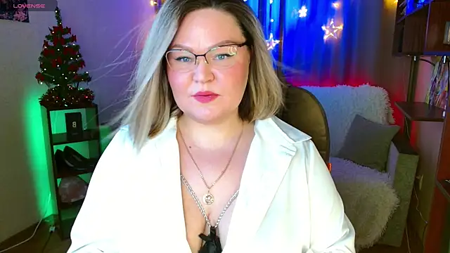 Snapshot of Vivien__wet chatting on 12-20-25, 04:03 Vivien wet online show from 12-20-25, 04:03