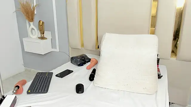 Snapshot of emmysandoval chatting on 02-28-26, 01:01 emmysandoval online show from 02-28-26, 01:01