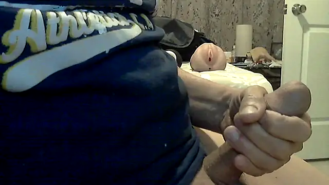 Snapshot of Enrimas1210 chatting on 02-18-25, 09:53 Enrimas1210 online show from 02-18-25, 09:53