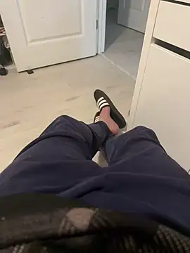 Snapshot of Enrimas1210 chatting on 03-18-26, 10:35 Enrimas1210 online show from 03-18-26, 10:35