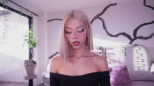 Snapshot of soidai_miiu chatting on 11-18-25, 09:41 soidai miiu online show from 11-18-25, 09:41