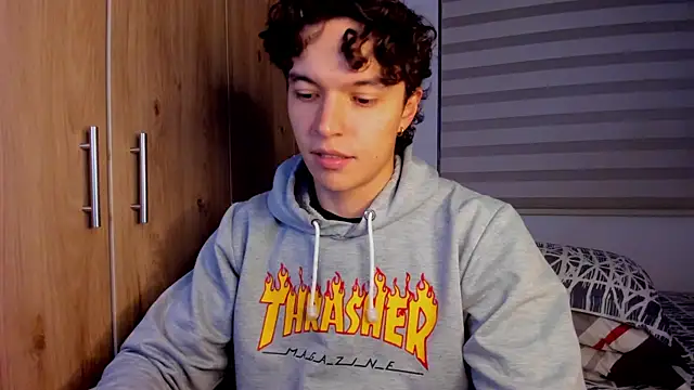 Snapshot of Mastrangelo_xxx chatting on 12-20-25, 03:57 Mastrangelo xxx online show from 12-20-25, 03:57