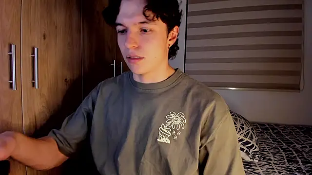 Snapshot of Mastrangelo_xxx chatting on 02-19-26, 04:41 Mastrangelo xxx online show from 02-19-26, 04:41