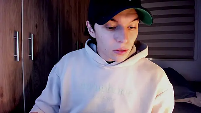 Snapshot of Mastrangelo_xxx chatting on 03-06-26, 04:09 Mastrangelo xxx online show from 03-06-26, 04:09