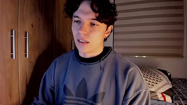 Snapshot of Mastrangelo_xxx chatting on 03-12-26, 04:07 Mastrangelo xxx online show from 03-12-26, 04:07