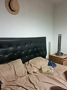 Snapshot of liamlara chatting on 09-30-25, 03:11 liamlara online show from 09-30-25, 03:11