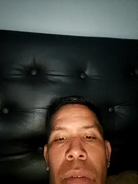 Snapshot of liamlara chatting on 10-20-25, 12:22 liamlara online show from 10-20-25, 12:22