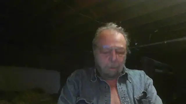 Snapshot of mercuryice chatting on 04-14-26, 02:45 mercuryice online show from 04-14-26, 02:45