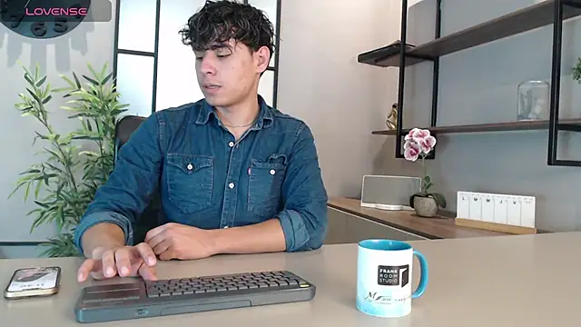 Gabriell ramirez online show from 03-01-25, 04:47