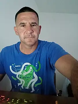 Snapshot of Mister1985 chatting on 10-23-25, 05:29 Mister1985 online show from 10-23-25, 05:29