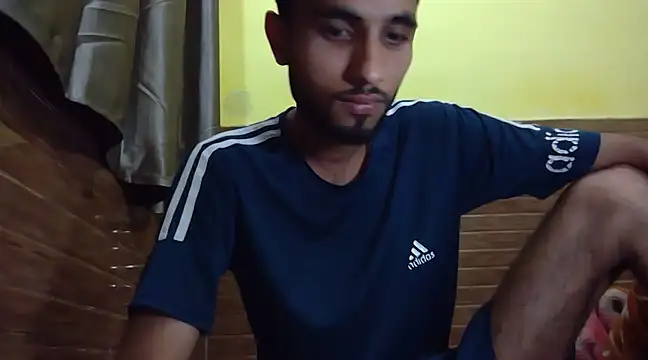 Snapshot of Queen_Couple chatting on 02-18-25, 04:59 Queen Couple online show from 02-18-25, 04:59