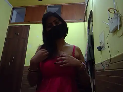 Snapshot of Queen_Couple chatting on 02-20-25, 04:57 Queen Couple online show from 02-20-25, 04:57