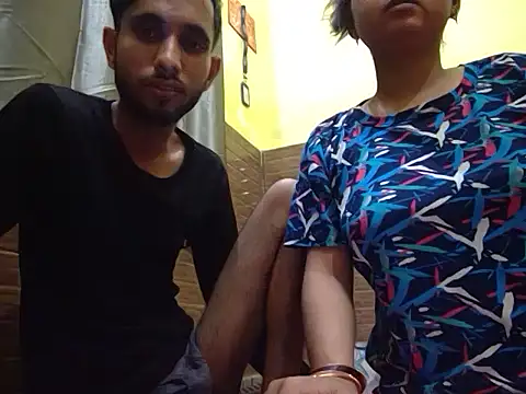 Snapshot of Queen_Couple chatting on 02-28-25, 04:53 Queen Couple online show from 02-28-25, 04:53