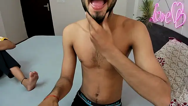 Snapshot of Queen_Couple chatting on 09-21-25, 03:41 Queen Couple online show from 09-21-25, 03:41