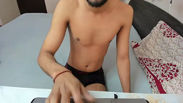 Snapshot of Queen_Couple chatting on 01-16-26, 06:28 Queen Couple online show from 01-16-26, 06:28