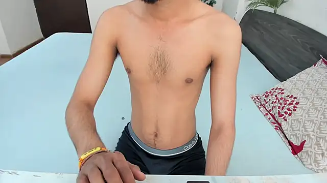 Snapshot of Queen_Couple chatting on 03-12-26, 05:46 Queen Couple online show from 03-12-26, 05:46