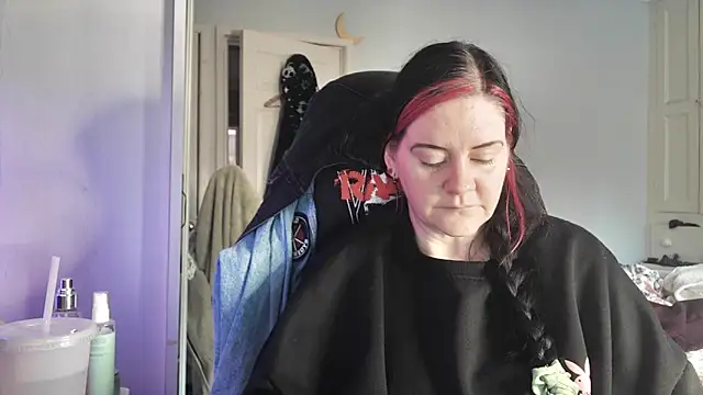 AureliaXOX online show from 11-18-25, 09:25