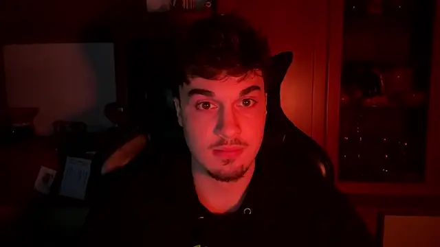 Snapshot of NaplesGuy04 chatting on 02-16-25, 10:32 NaplesGuy04 online show from 02-16-25, 10:32