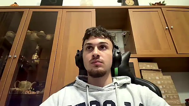 Snapshot of NaplesGuy04 chatting on 01-10-26, 04:20 NaplesGuy04 online show from 01-10-26, 04:20