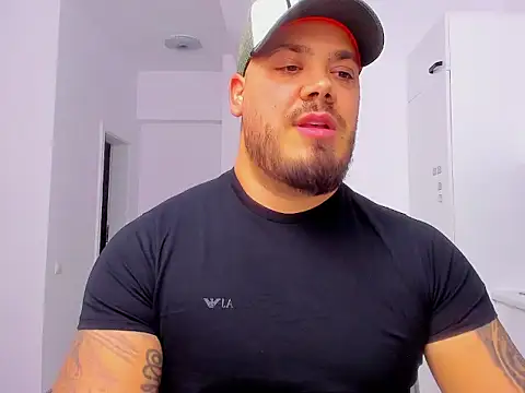 Snapshot of ZackMasterss chatting on 10-25-25, 10:48 ZackMasterss online show from 10-25-25, 10:48