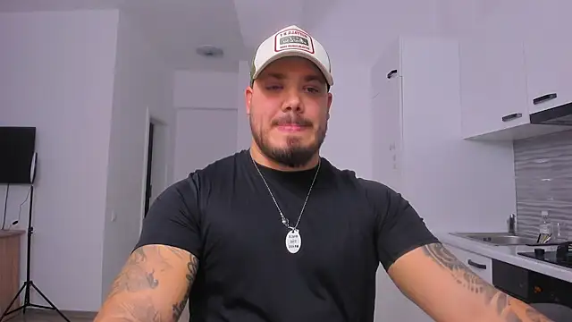 Snapshot of ZackMasterss chatting on 12-17-25, 10:49 ZackMasterss online show from 12-17-25, 10:49