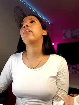 SallyWhitee online show from 04-17-26, 05:10