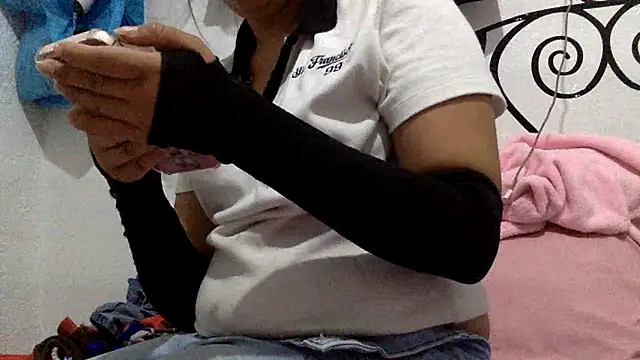 sharonlopez9611 online show from 04-04-26, 06:00