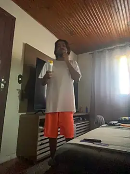 Snapshot of Mineirinho043 chatting on 02-17-26, 10:23 Mineirinho043 online show from 02-17-26, 10:23