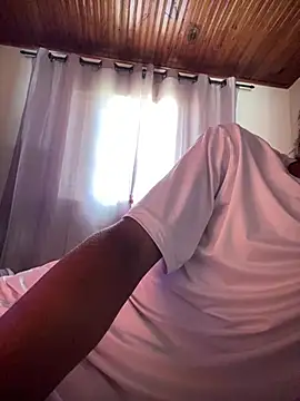 Snapshot of Mineirinho043 chatting on 02-26-26, 01:43 Mineirinho043 online show from 02-26-26, 01:43