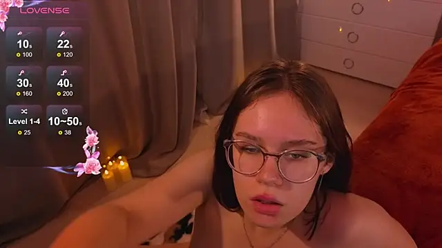 Mia Luw online show from 10-21-25, 03:46