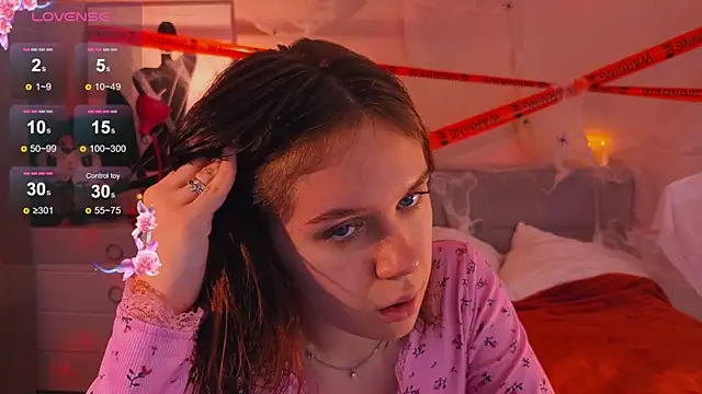 Mia Luw online show from 10-22-25, 06:02